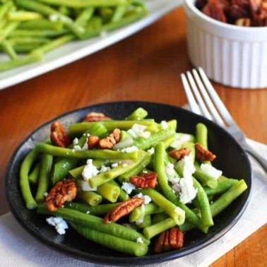 green beans with spiced pecans