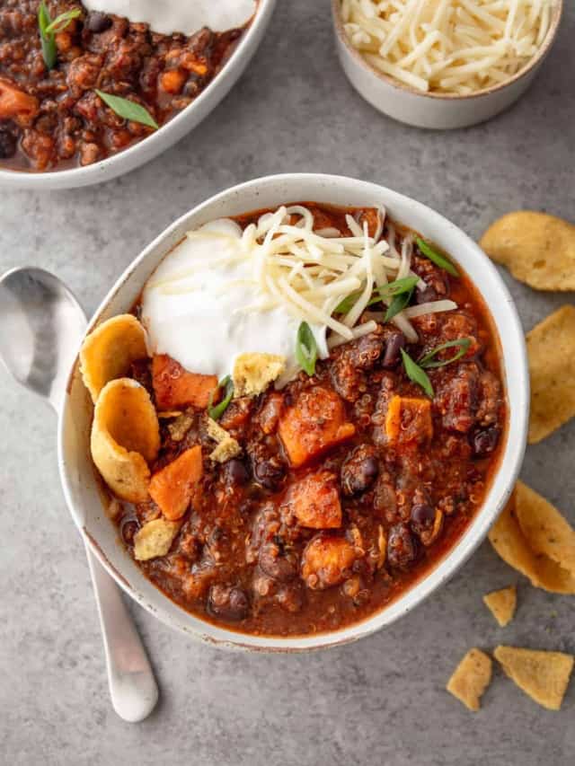 Healthy Slow Cooker Chili with Sweet Potatoes, Turkey, and Quinoa