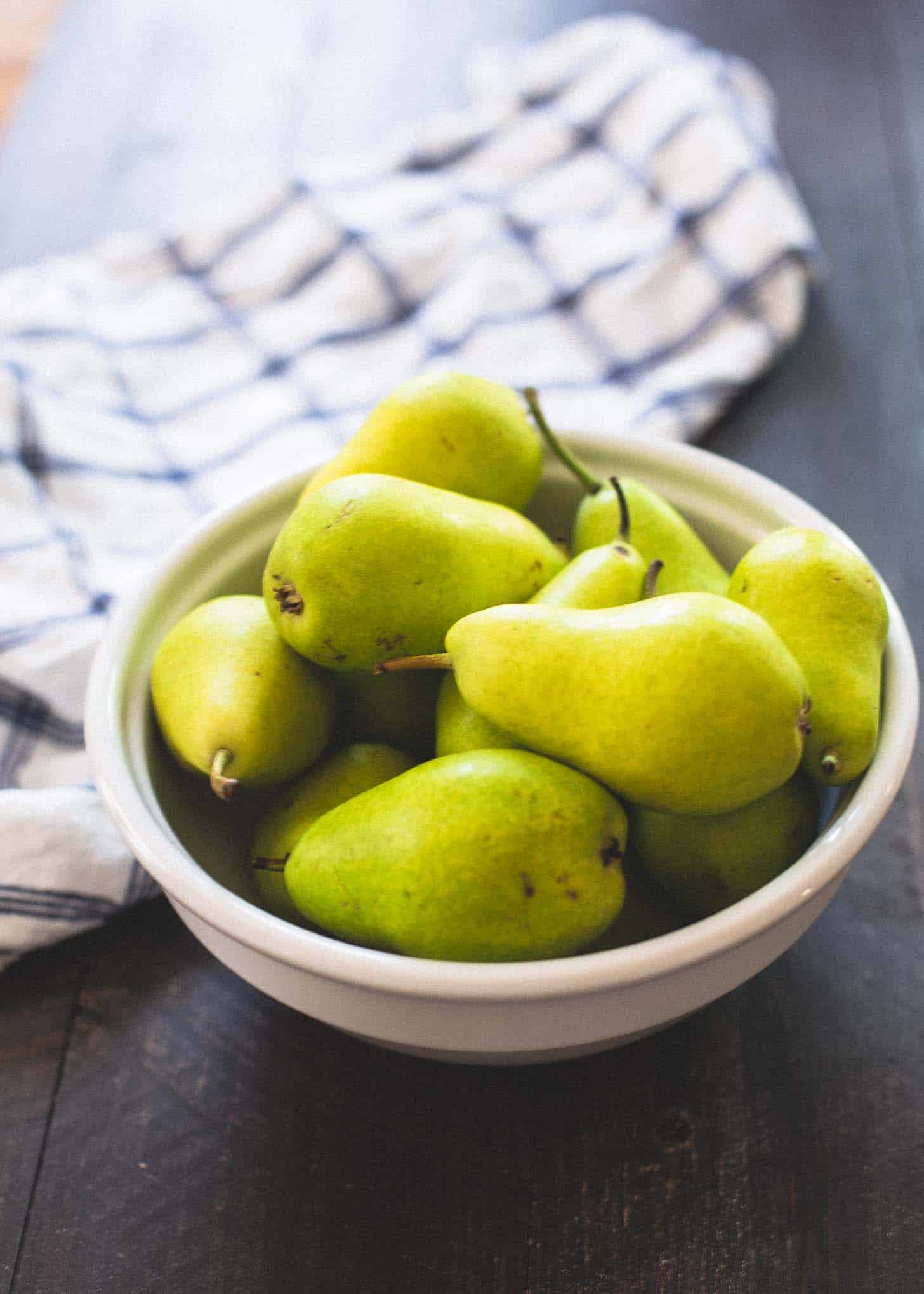 Pears in a white bowl