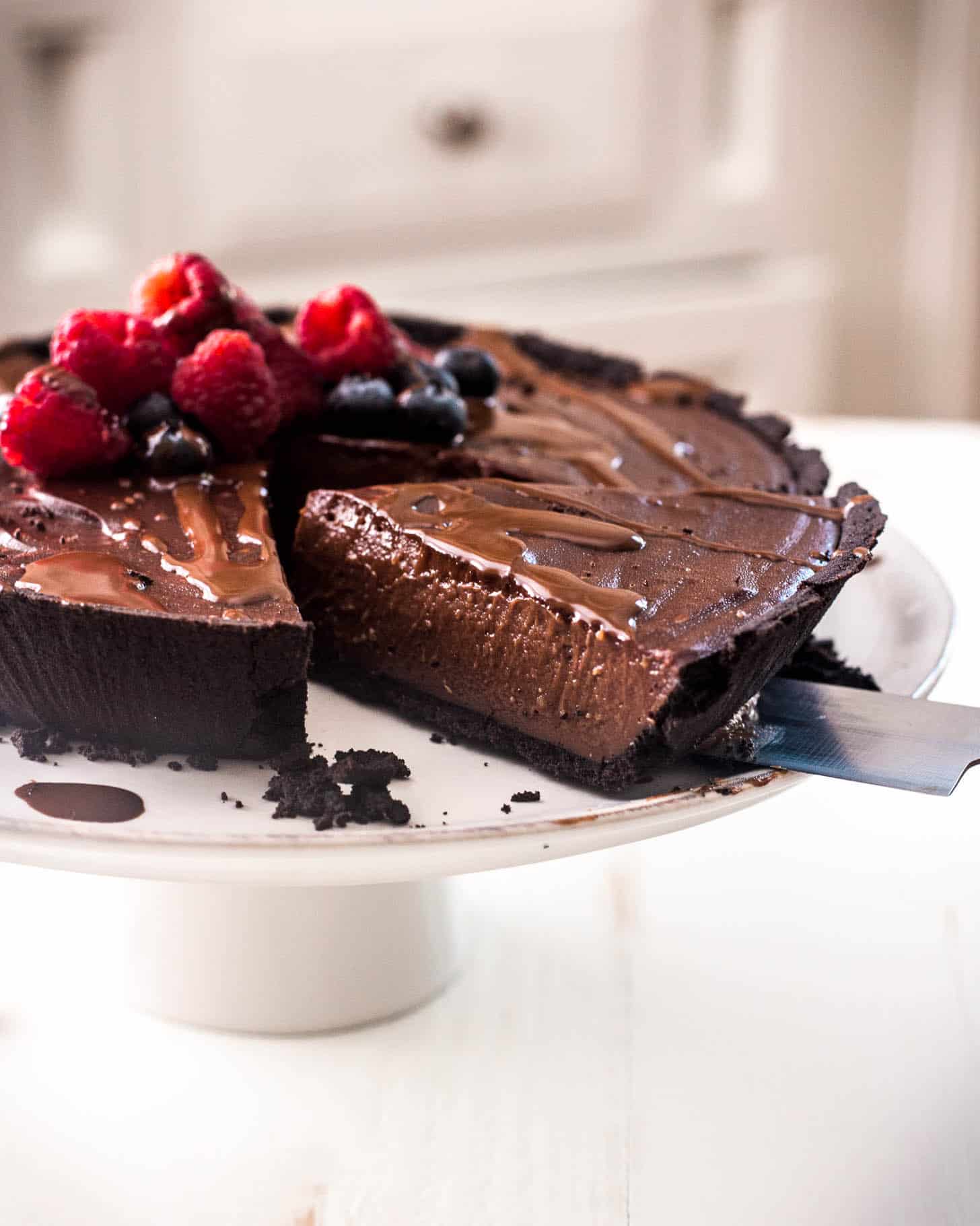 taking a slice of double chocolate pie