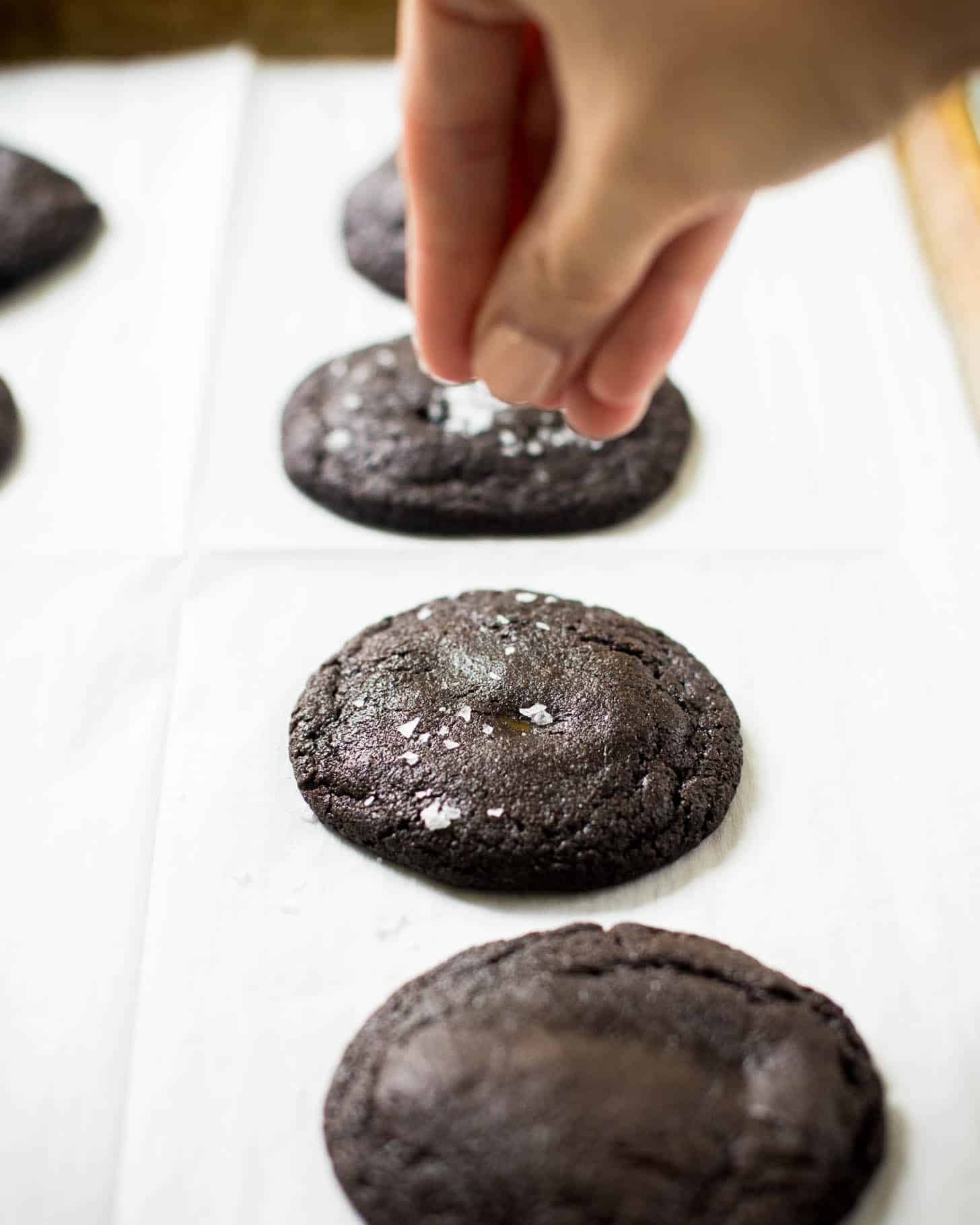 Salted Caramel Stuffed Double Chocolate Cookies - Creme De La Crumb