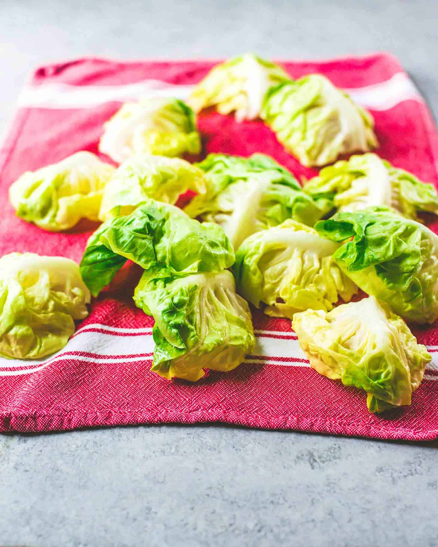 lettuce on a kitchen cloth