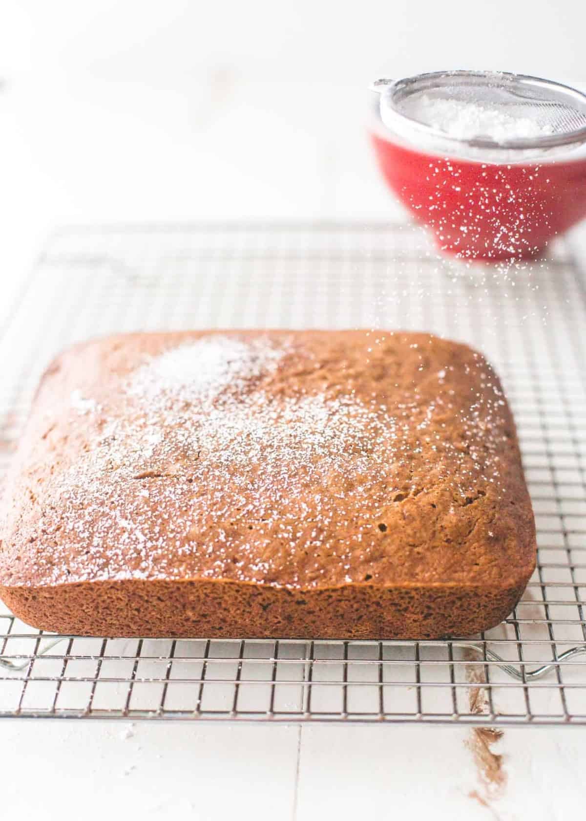 Topping Applesauce Cake with powdered sugar