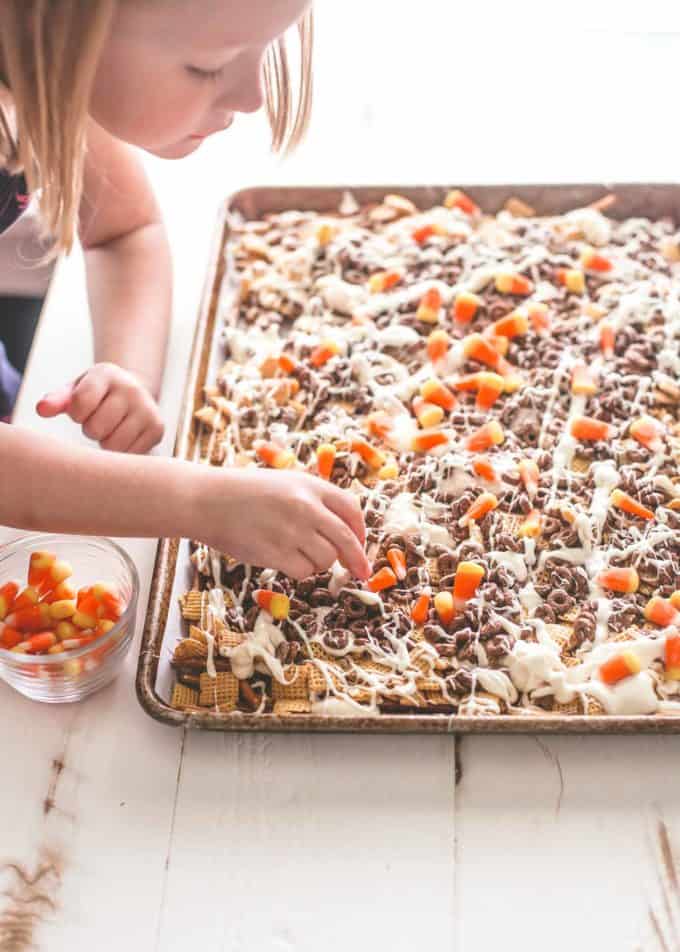 topping crunch bark with candy corns