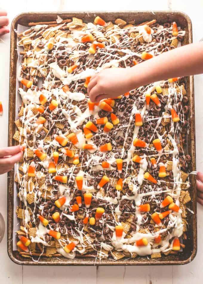 topping crunch bark with candy corns