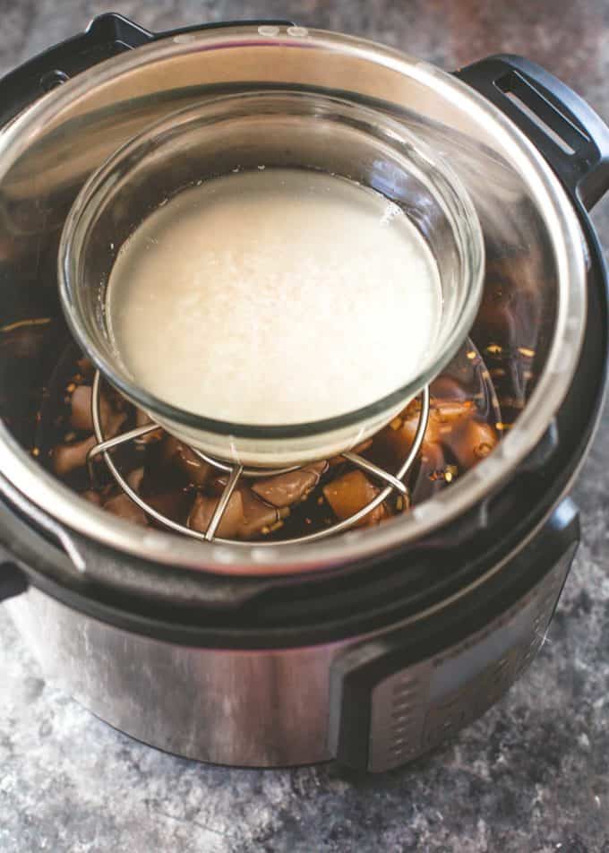 cooking rice with the pot in pot method in the instant pot
