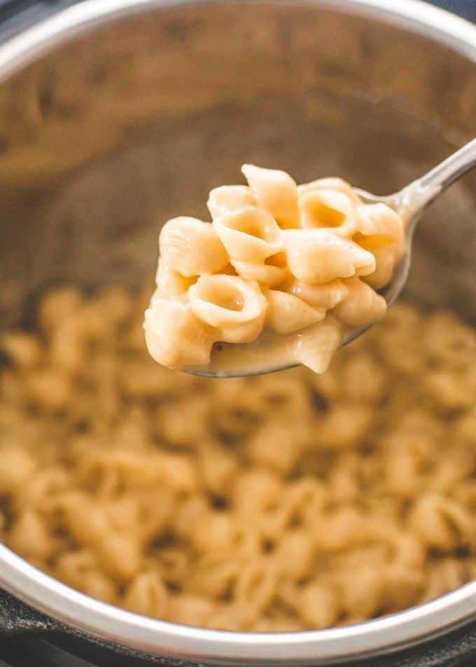 a spoonful of instant pot mac and cheese