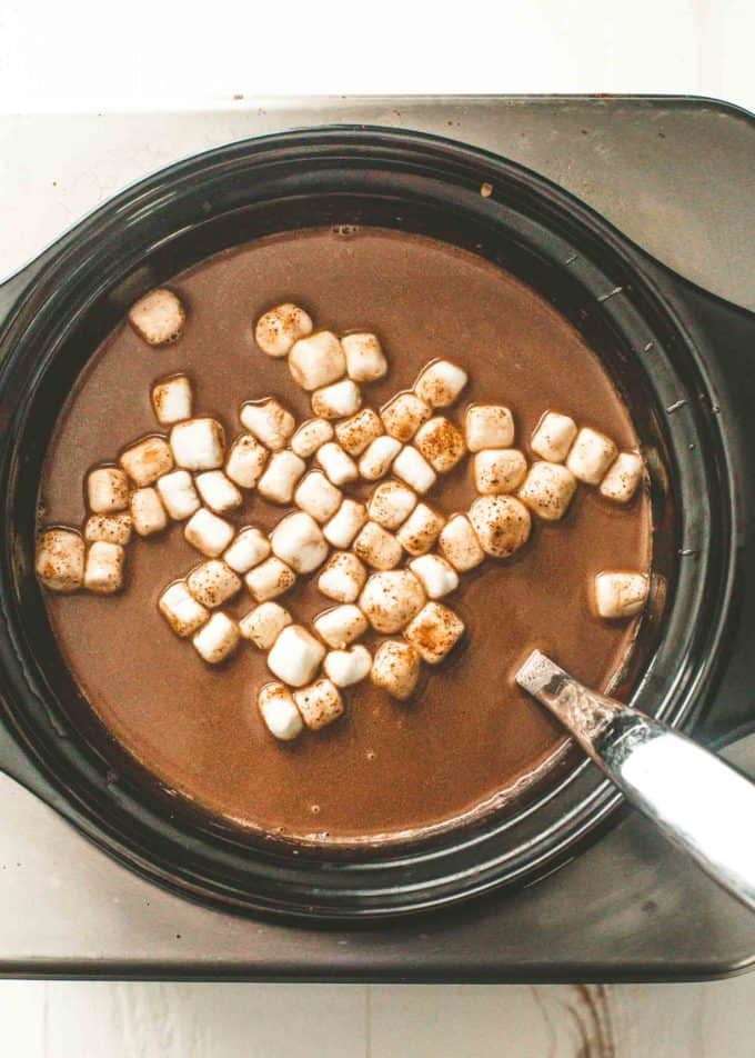 slow cooker hot chocolate with marshmallows