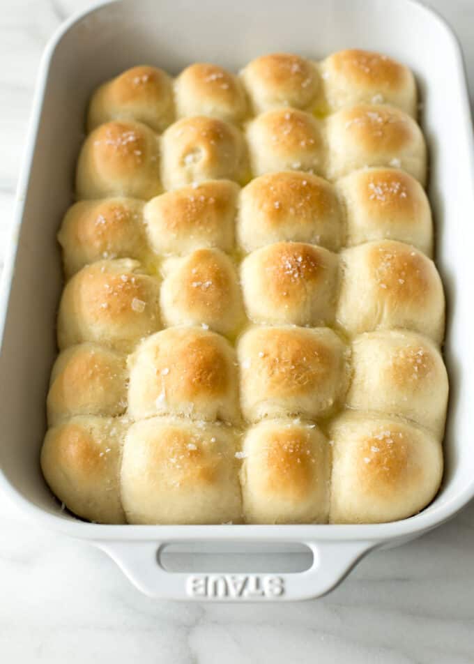 1-Hour Light and Buttery Dinner Rolls