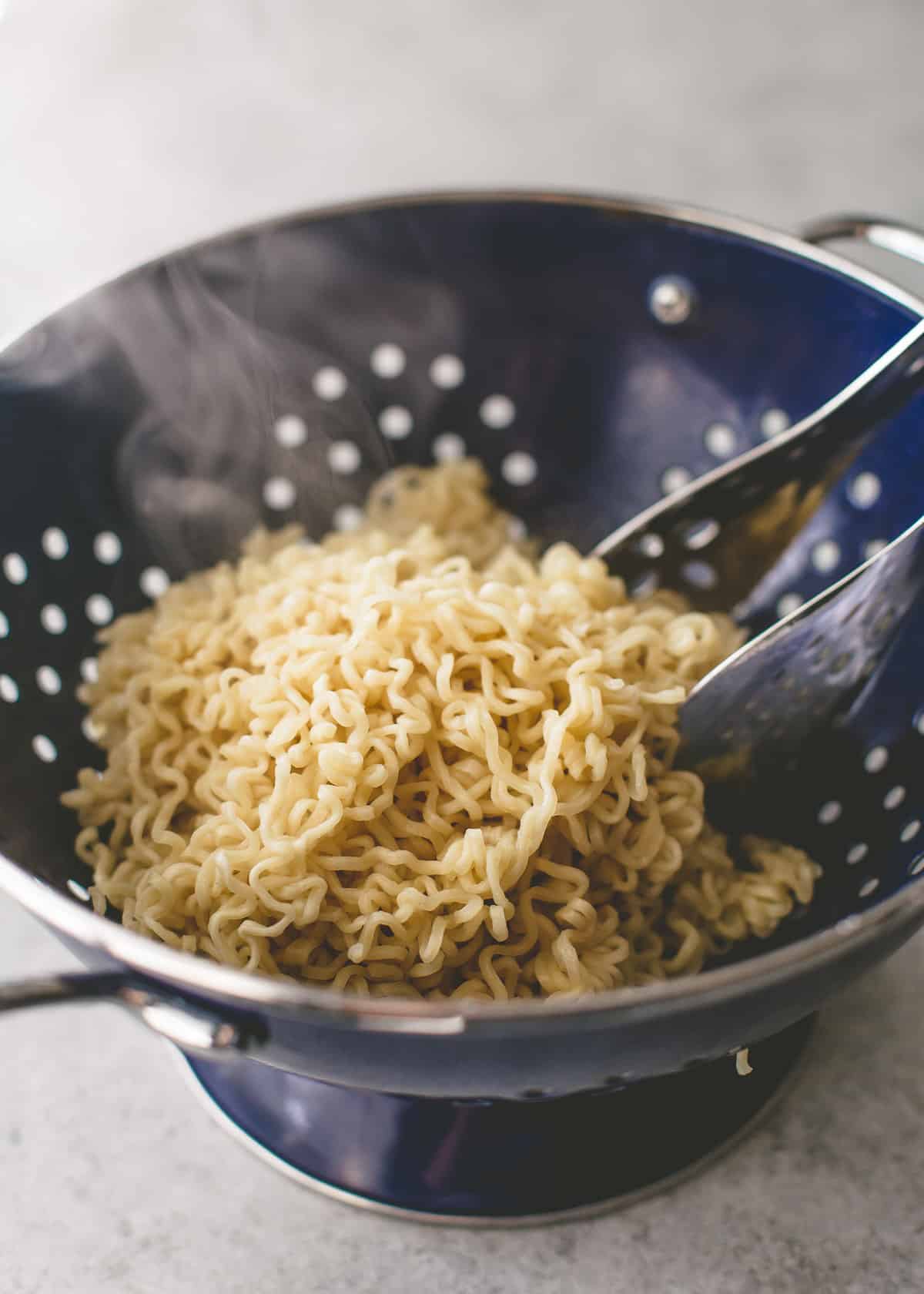 draining ramen noodles in a colander