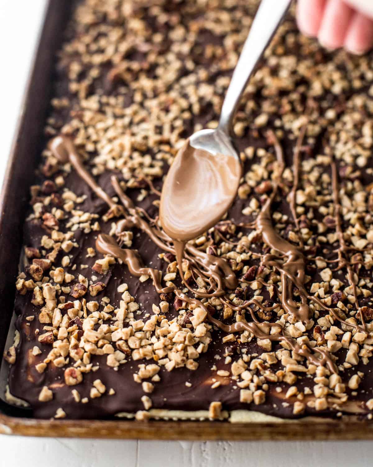 drizzling saltines with melted chocolate