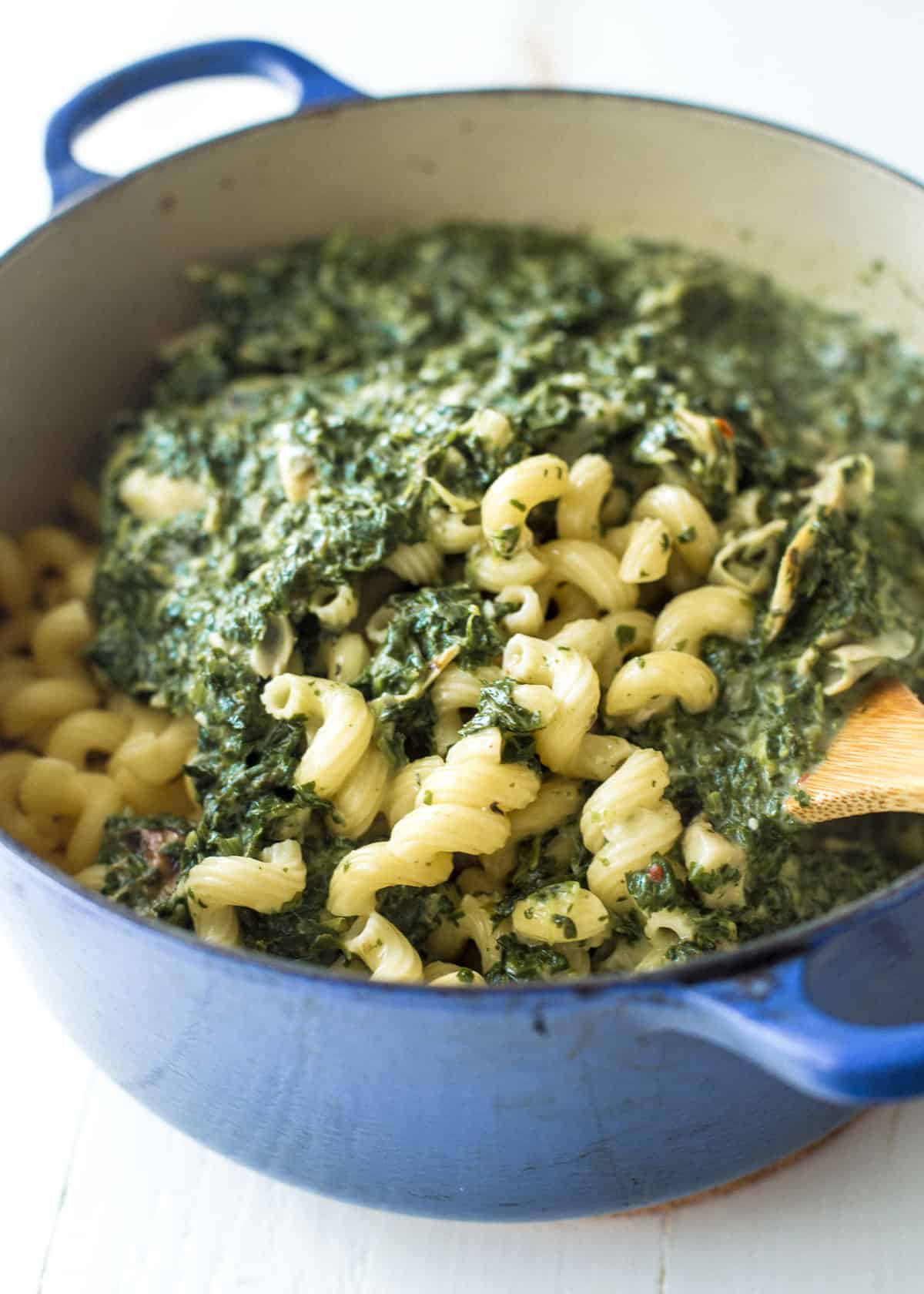 adding pasta to spinach mixture