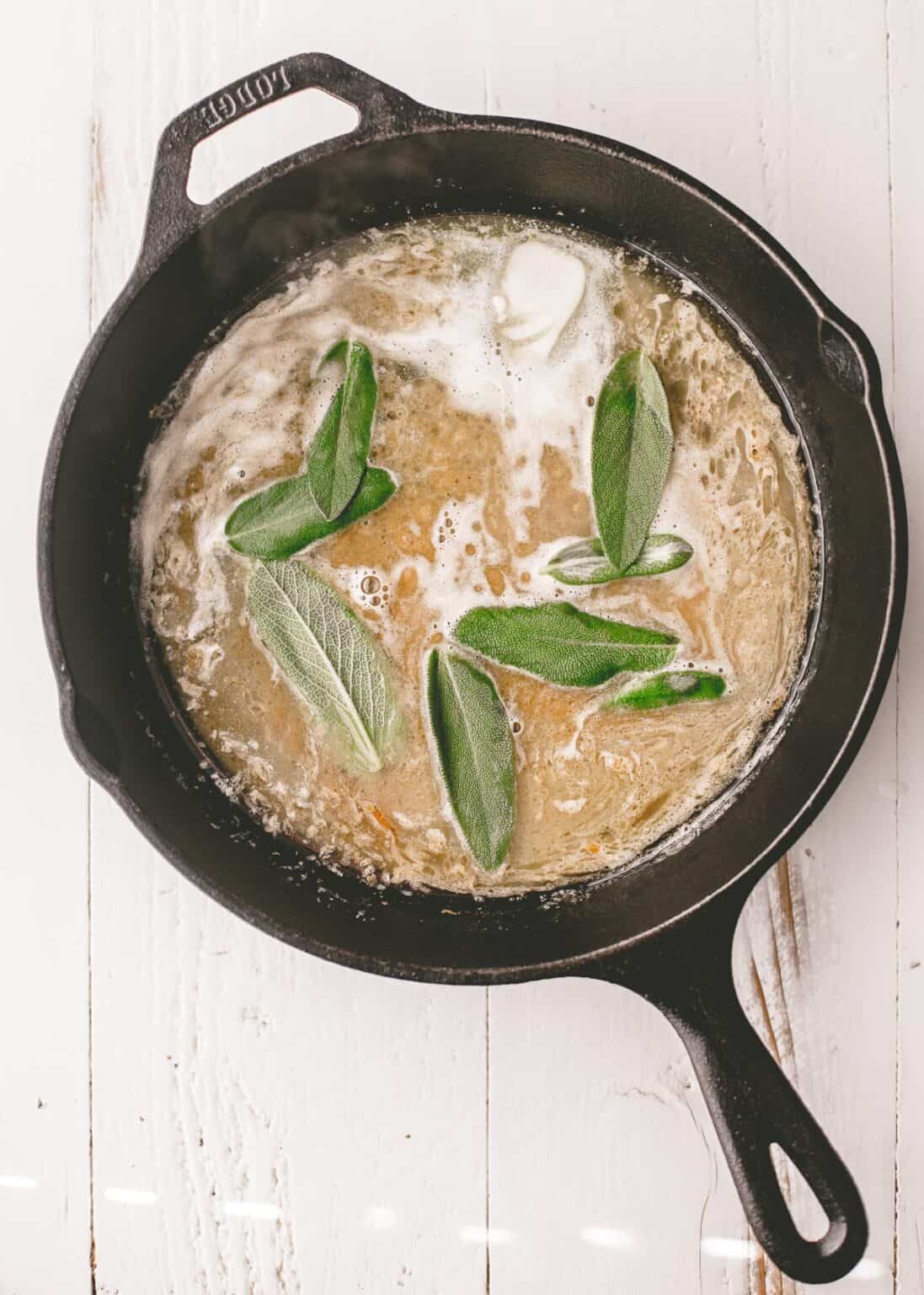 Turkey Gravy with White Wine and Sage