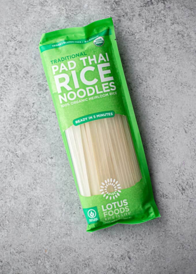 pad thai rice noodles in green package