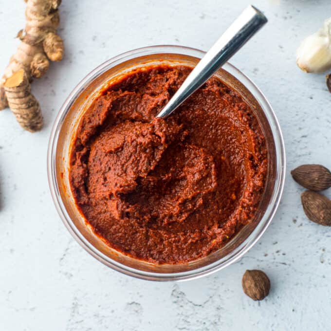 khao soi curry paste in a class bowl