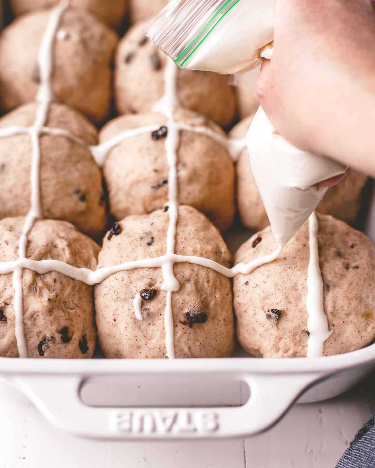 adding icing to unbaked buns