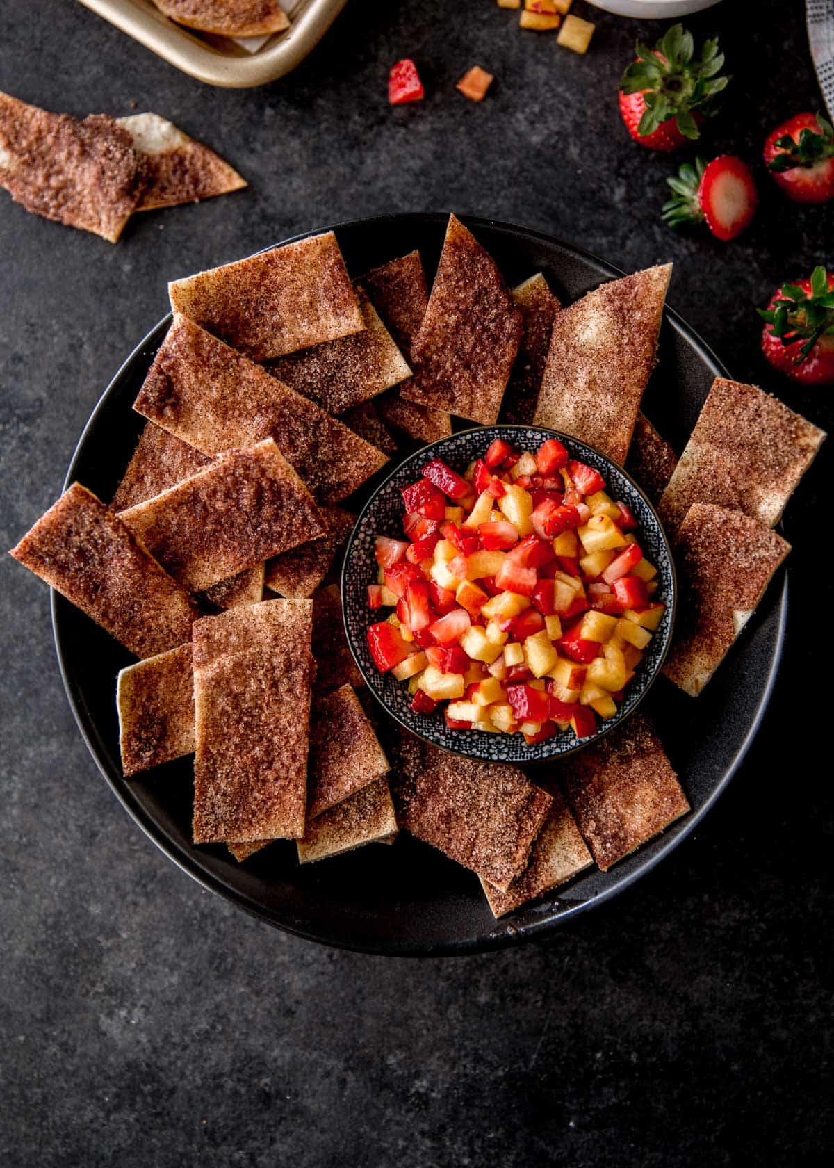 cinnamon chips with fruit salsa in black bowls