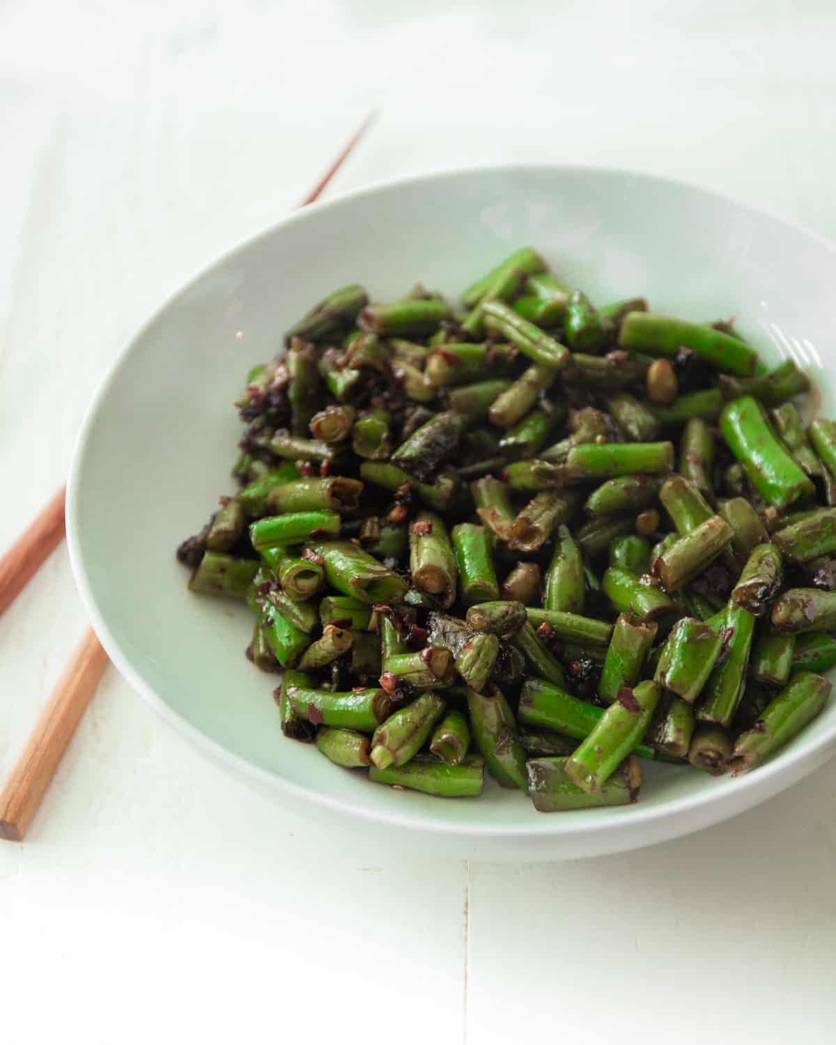 cooked green beans in a white bowl