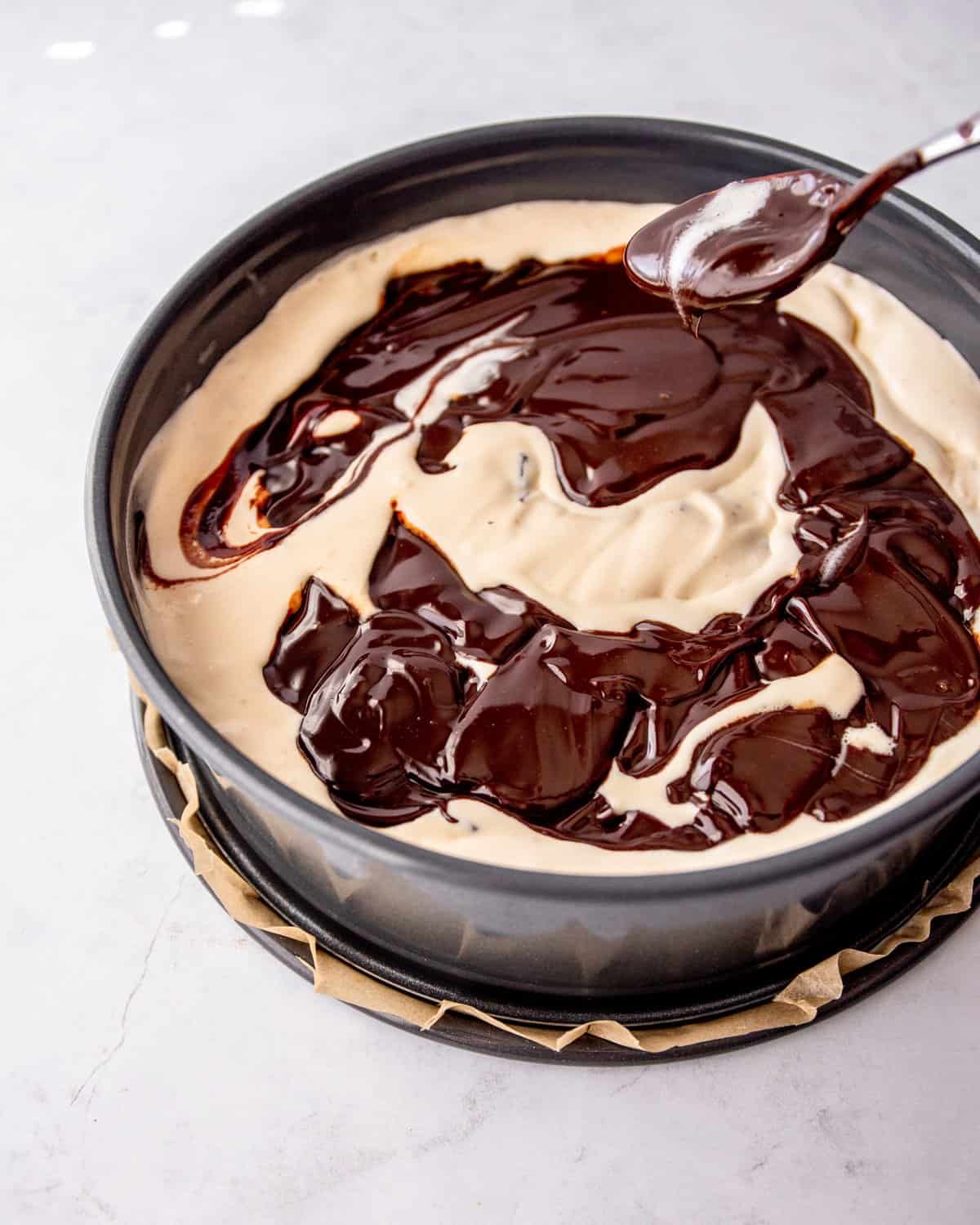 adding chocolate hard shell to cake in springform pan